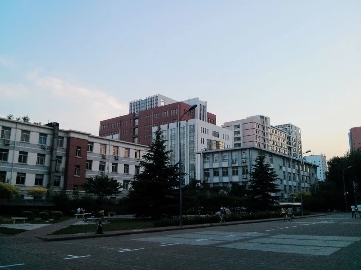 Université médicale de Tianjin — Photo du campus vérifiée